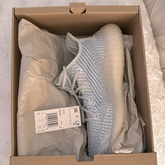 Yeezy Boost 350 V2 - Picture 9 of 9